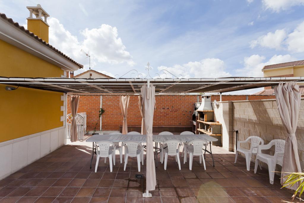 Tiara Vacaciones Villa Nava de la Asuncion Buitenkant foto