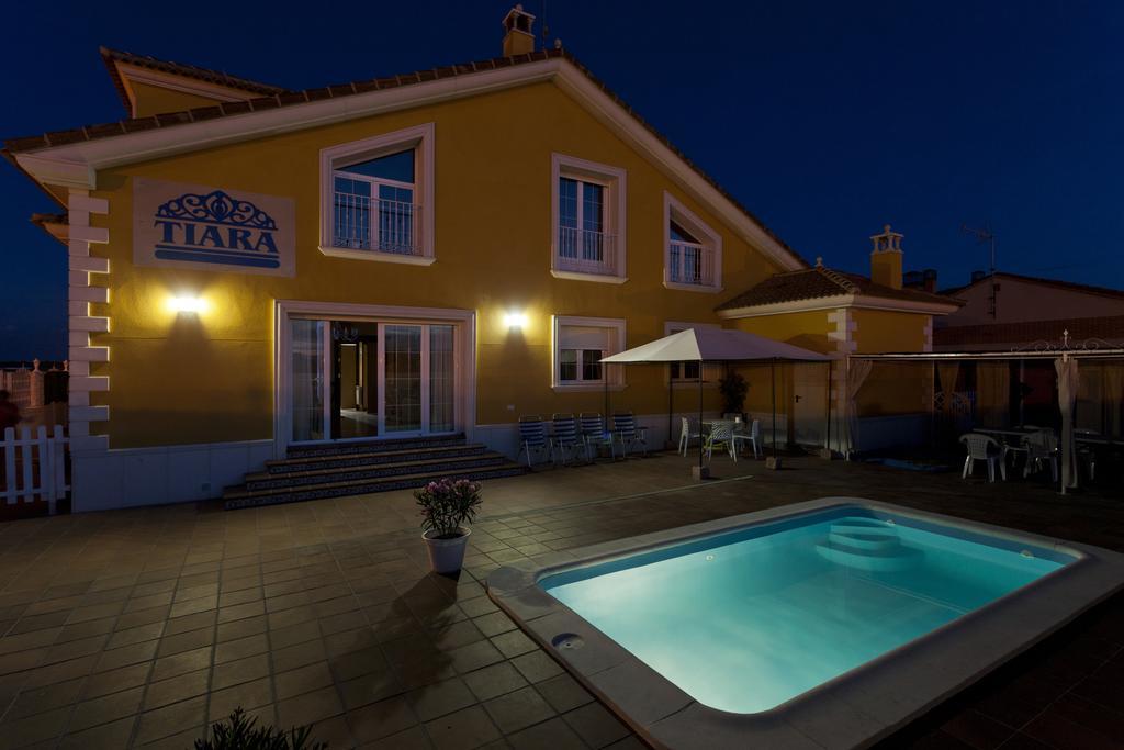 Tiara Vacaciones Villa Nava de la Asuncion Buitenkant foto