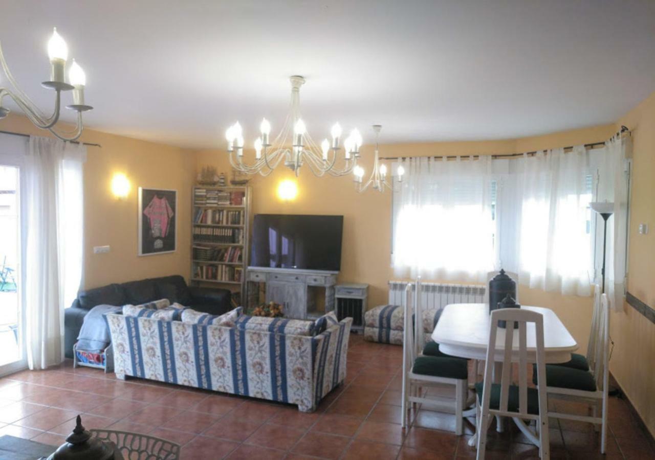 Tiara Vacaciones Villa Nava de la Asuncion Buitenkant foto